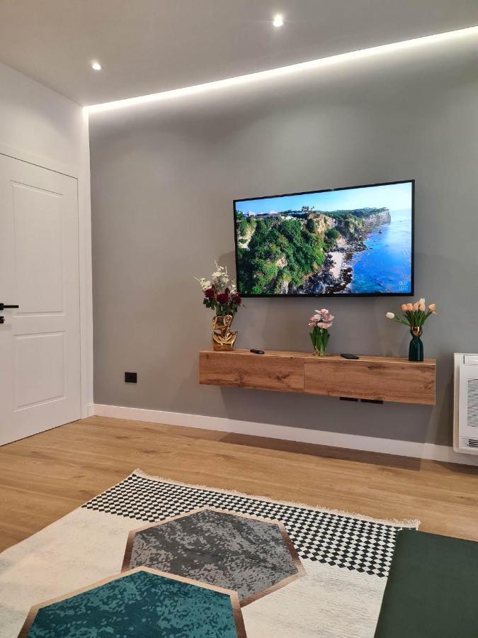 Grey Luxury Apartment Gjirokastër Dış mekan fotoğraf